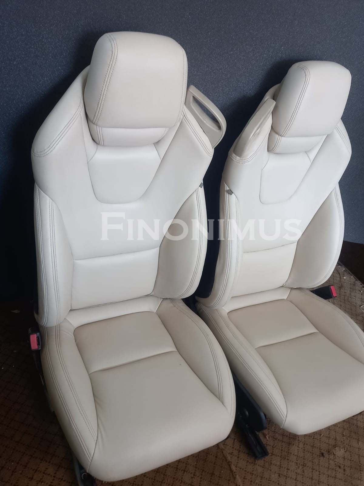 Perfect fit for Mercedes Benz - SLK250; SLK300; SLK350 - Synthetic Leather Off-White