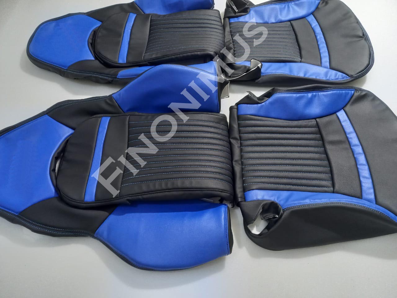 Ajustement parfait pour housse de siège C5 Corvette Sports avec kit de démarrage 4 pièces – Cuir synthétique ; Couleur Bleu/Noir (Années 1997 à 2004)
