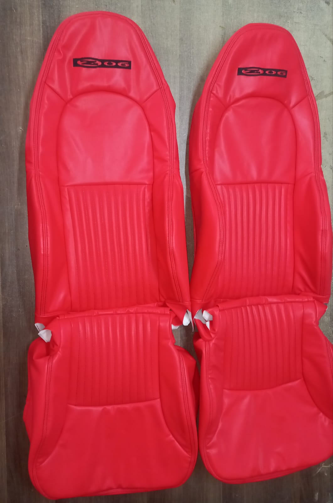 Housse de siège en cuir synthétique Corvette C5 - Z06 (années 1997 à 2004) Rouge Torche