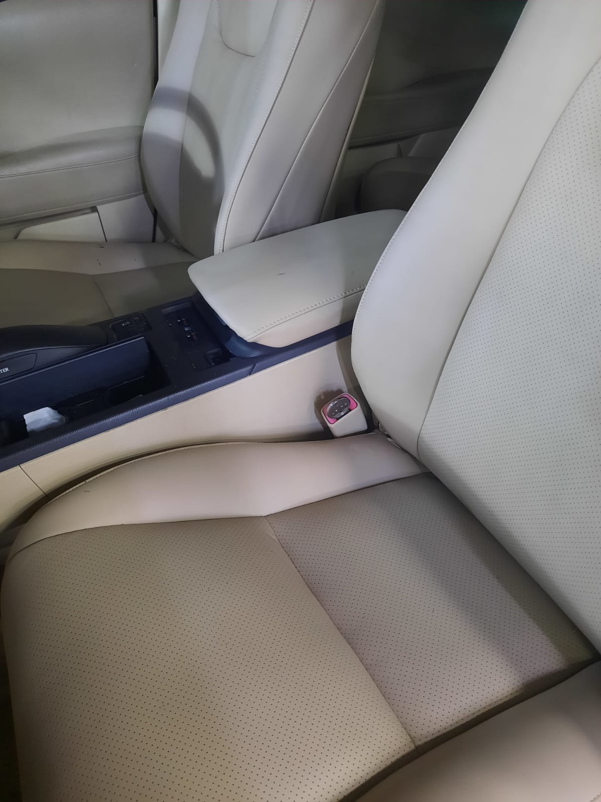 Lexus RX350 RX450h (Année : 2010 à 2015) Cuir véritable - Housses de siège (Ensemble complet - Sièges avant et arrière + dossier avec appuie-tête, console centrale/accoudoir)